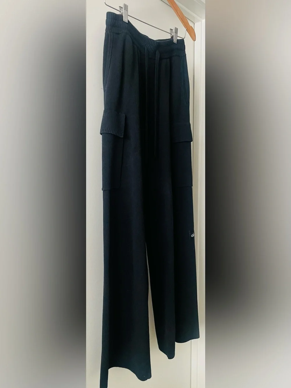ALO Yoga Black Scholar Knit High-Waist Cargo Pant Trousers